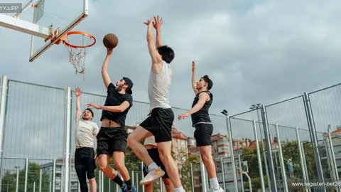 北京队8连胜，周琦曾凡博助力，七人上双，35分优势大胜宁波